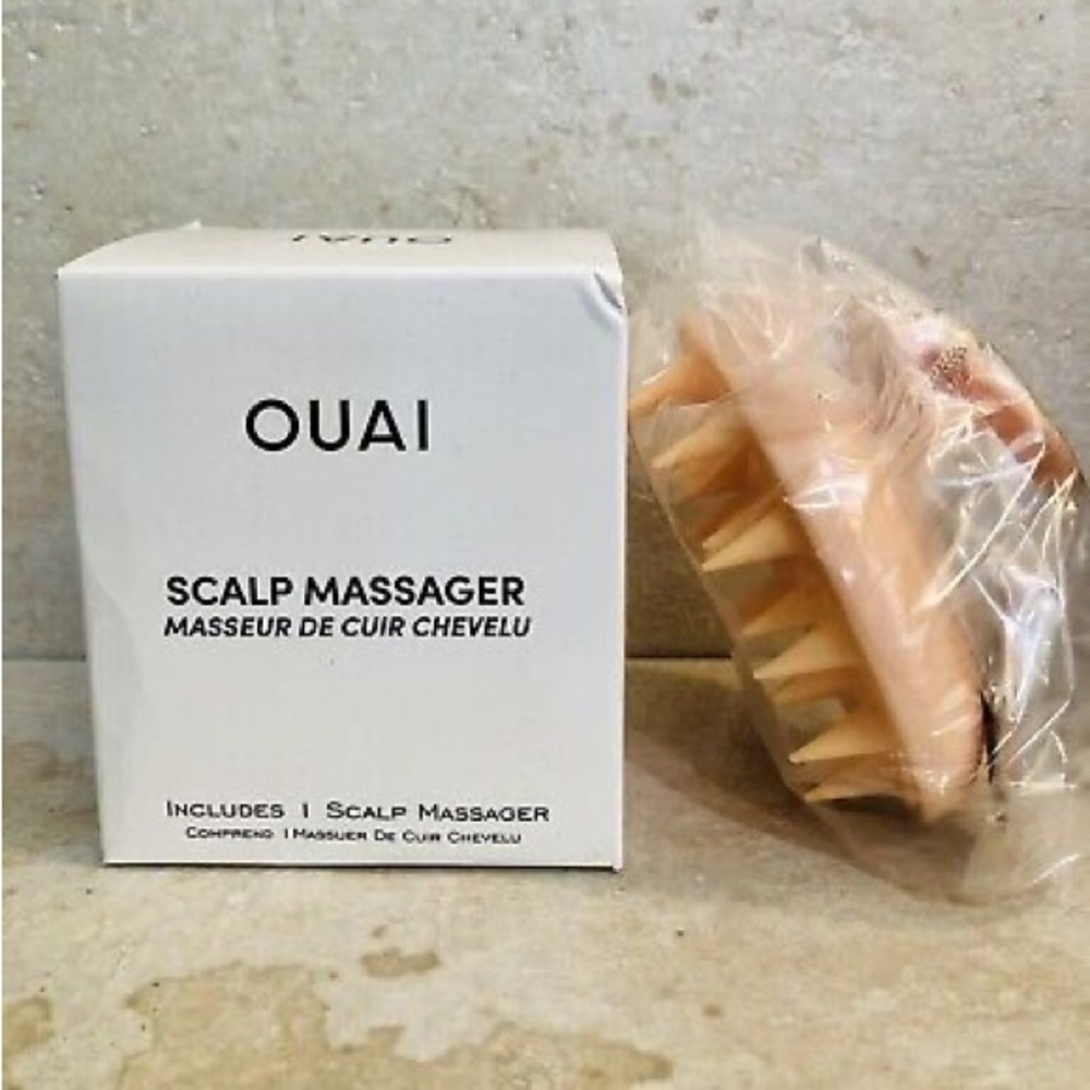 OUAI Scalp Massager in Soft Beige